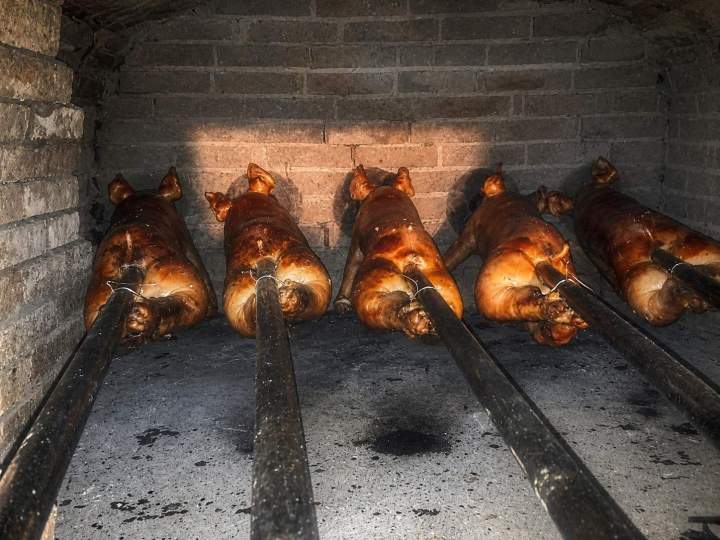 Cochons de lait à la broche Le Meux