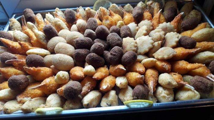 Assortiments de beignets et de croquette s salés Le Meux