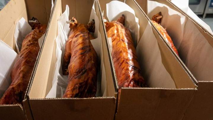 Commandez un bon rôti de porc à livrer auprès de La Rôtisserie de Lopes au Meux.